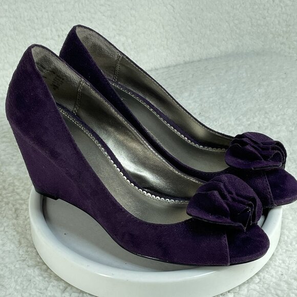 Dexter Wedge Heels Womens Sz 8 Purple Faux Suede Peep Toe Cushioned Sole Shoes - Picture 1 of 10